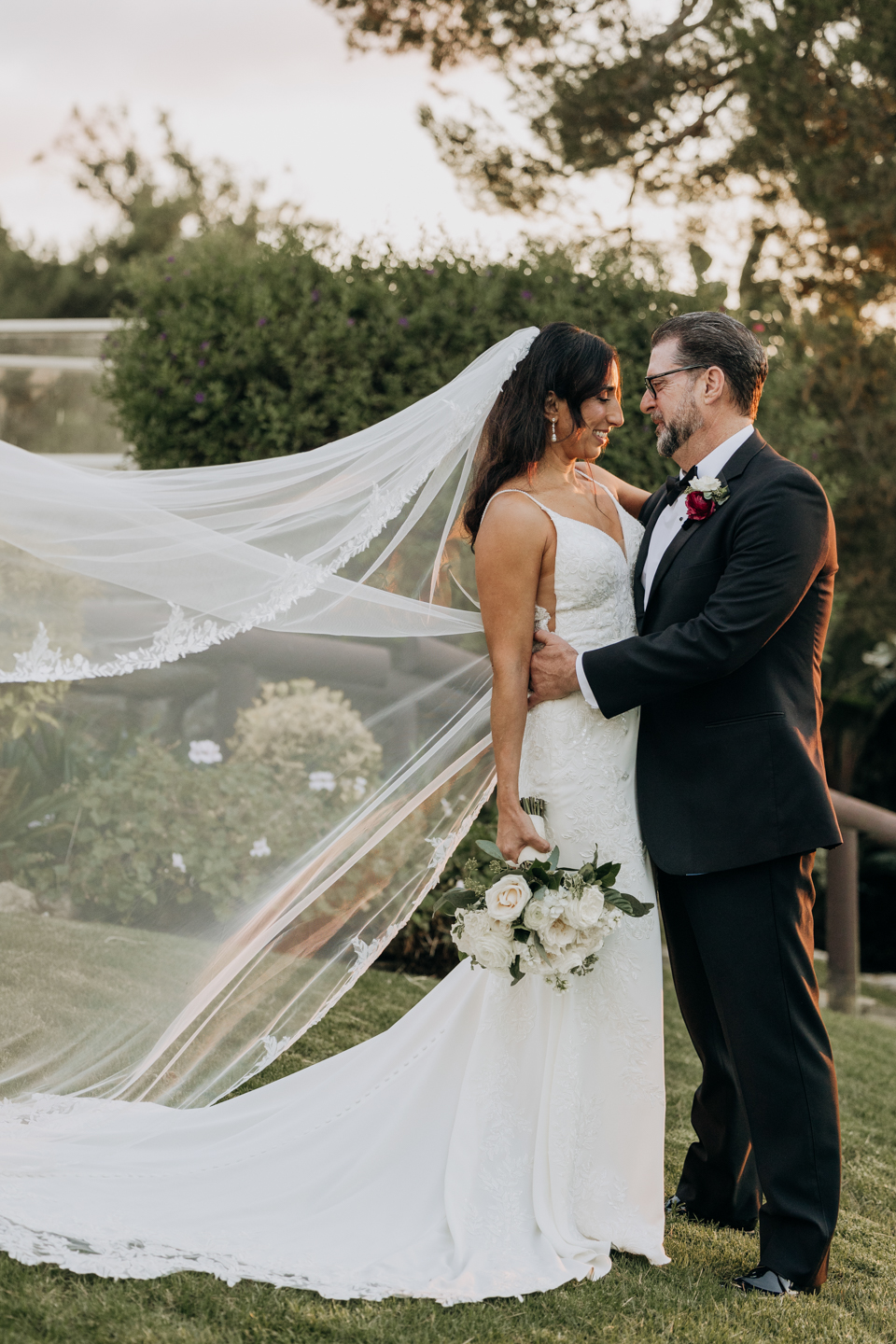 Artistic veil wedding photos