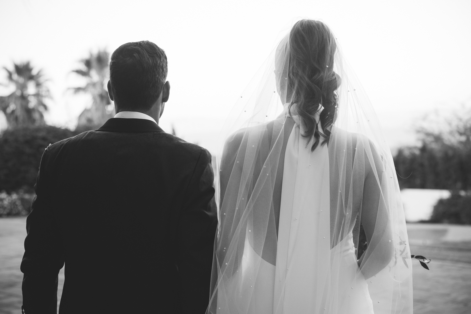 Black and white romantic wedding photos